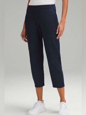 Lululemon Warpstreme Multi-Pocket Mid-Rise Golf Cropped Pant 24"  navy SIZE 6
